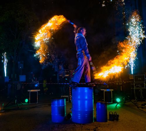 Feuershow Industrial Fire mir Flammen und Funken Effekten