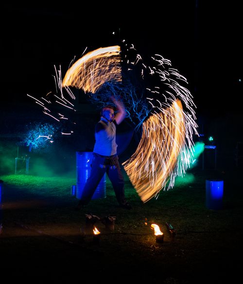 Feuershow Industrial Fire mit brennenden Seilen