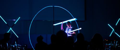 LED Show Light Up mit leuchtenden Stäben