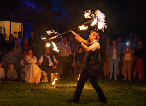 Feuershow auf einer Hochzeit